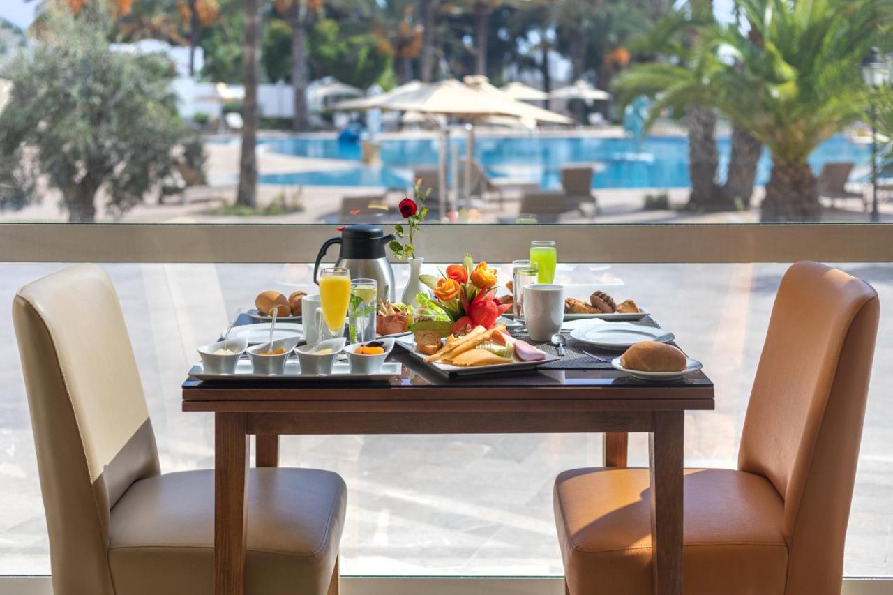 Hotel Steigenberger Marhaba Thalasso Hammamet Exterior foto Breakfast at a hotel