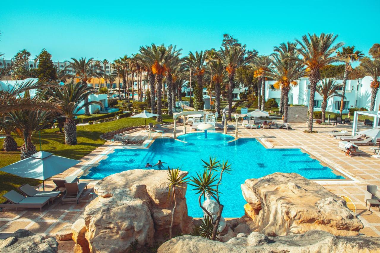 Hotel Steigenberger Marhaba Thalasso Hammamet Exterior foto A swimming pool in Tunisia