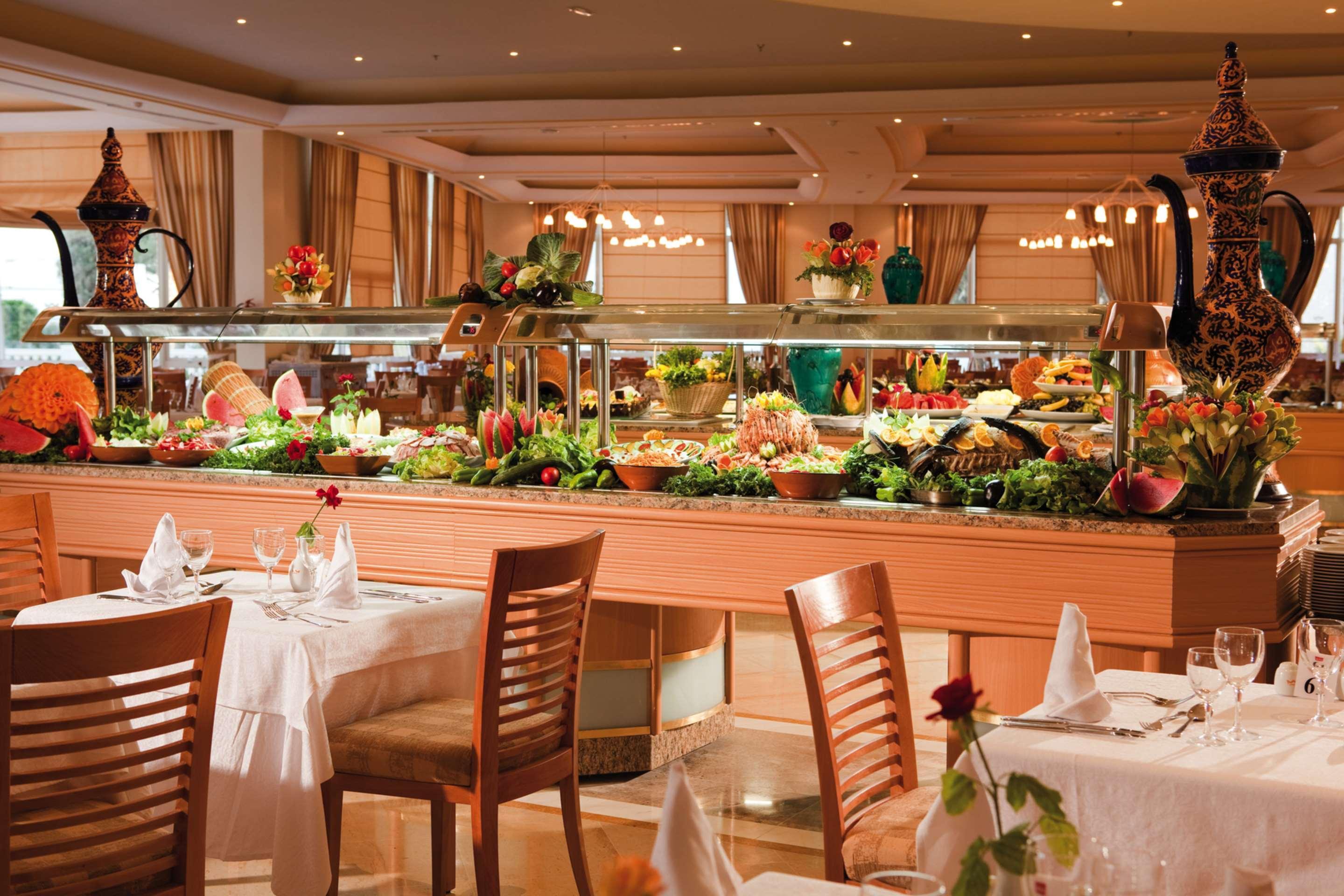 Steigenberger Marhaba Thalasso Hammamet Exterior foto A buffet at a hotel