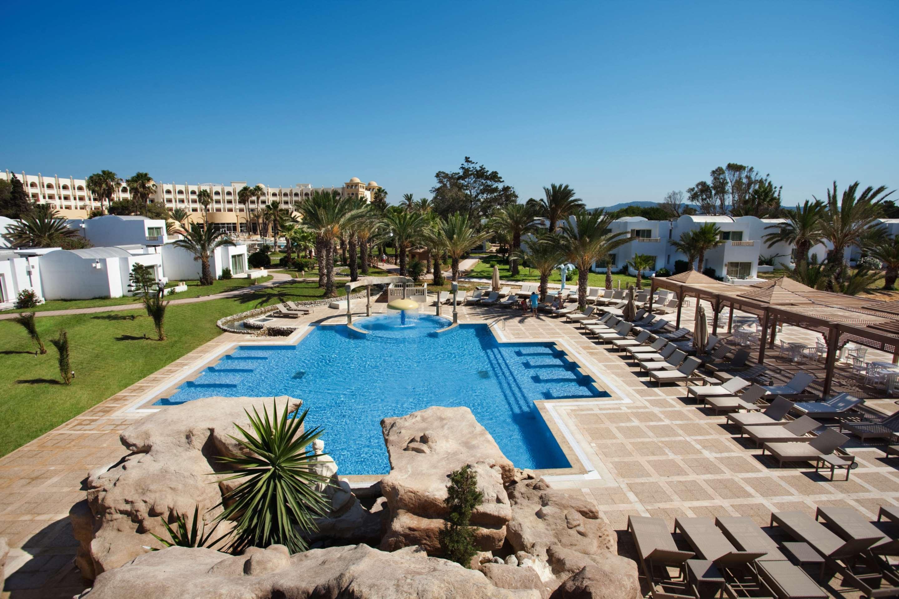 Hotel Steigenberger Marhaba Thalasso Hammamet Exterior foto A pool at the hotel