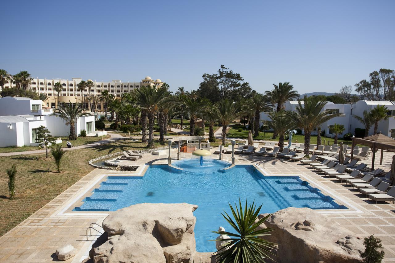 Hotel Steigenberger Marhaba Thalasso Hammamet Exterior foto A swimming pool at a hotel in Tunisia